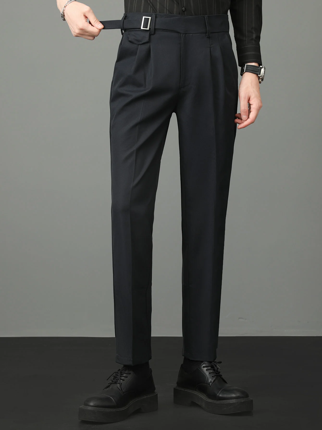 Schlanke, zulaufende Hose - Image 5