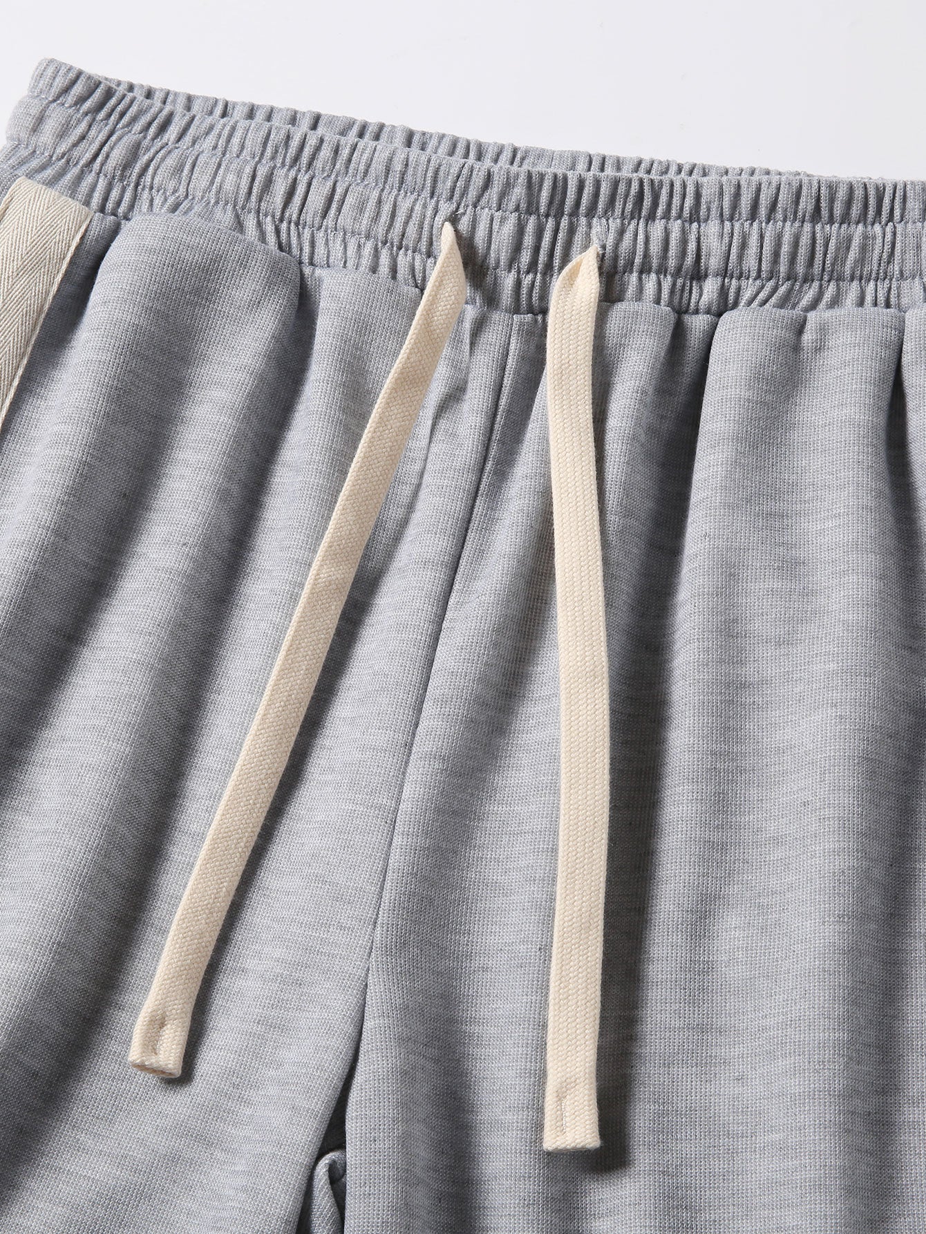 Hosen mit Schlitzsaum und Streifenmuster - Image 11