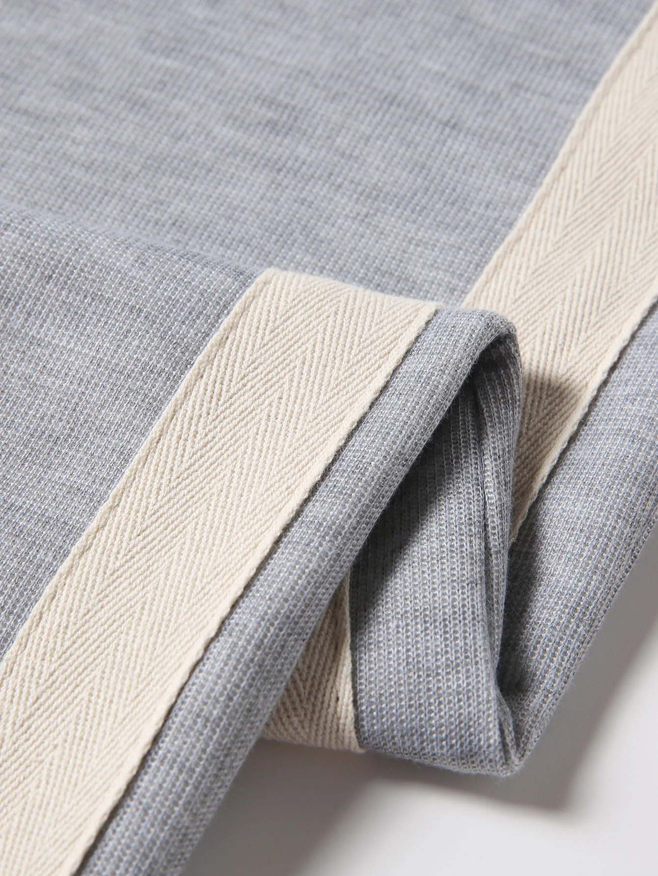 Hosen mit Schlitzsaum und Streifenmuster - Image 13