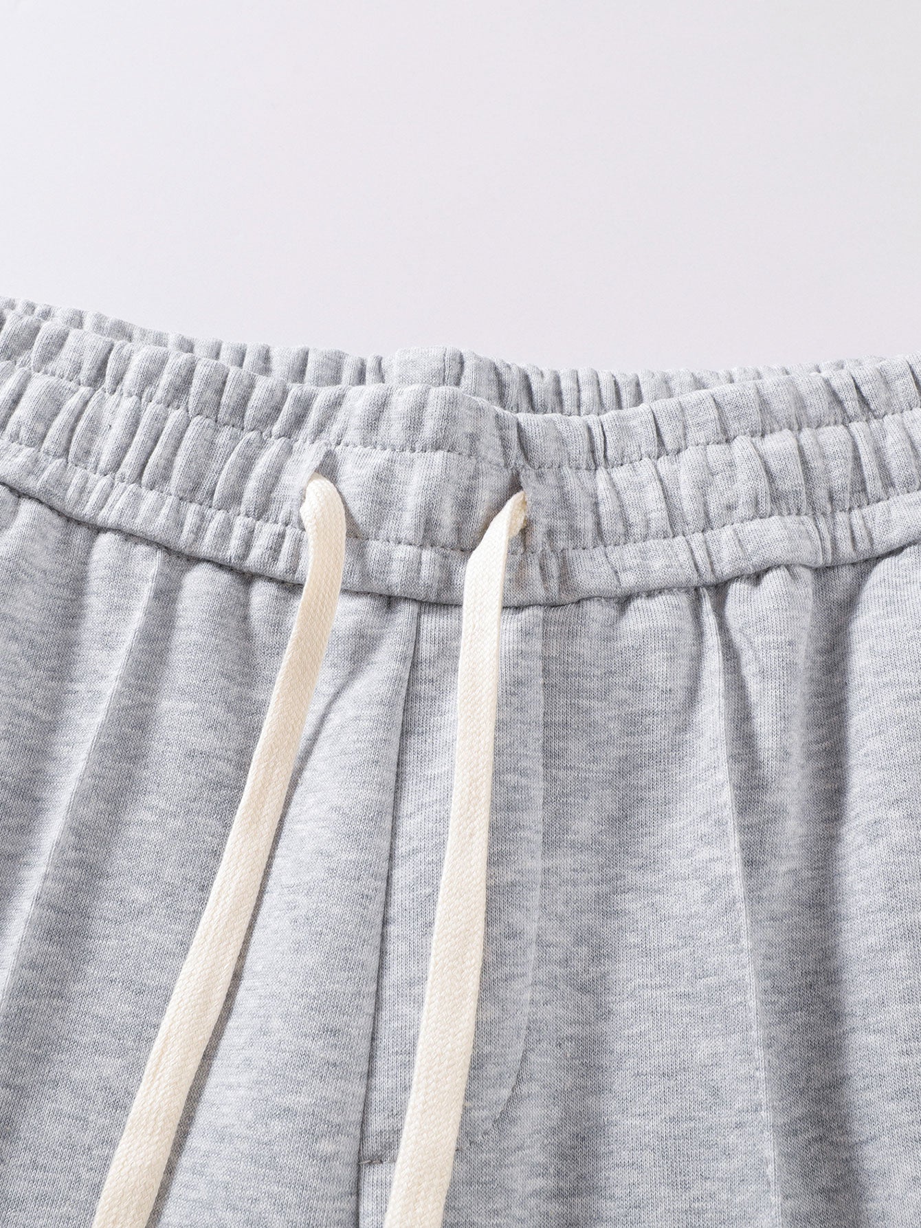 Sweatpants mit geradem Bein, plissierten Biesen und Steppnähten - Image 13