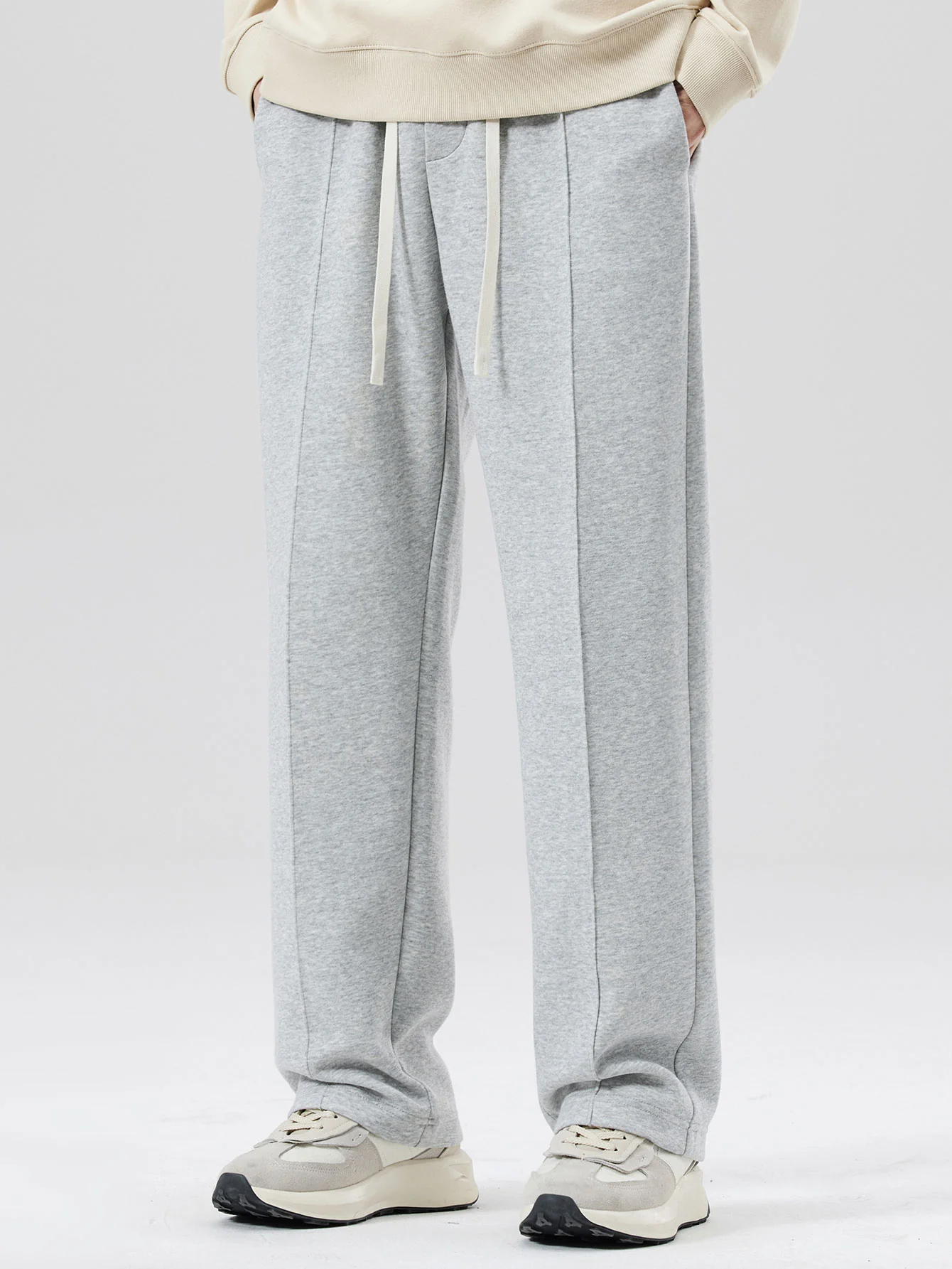 Sweatpants mit geradem Bein, plissierten Biesen und Steppnähten - Image 6