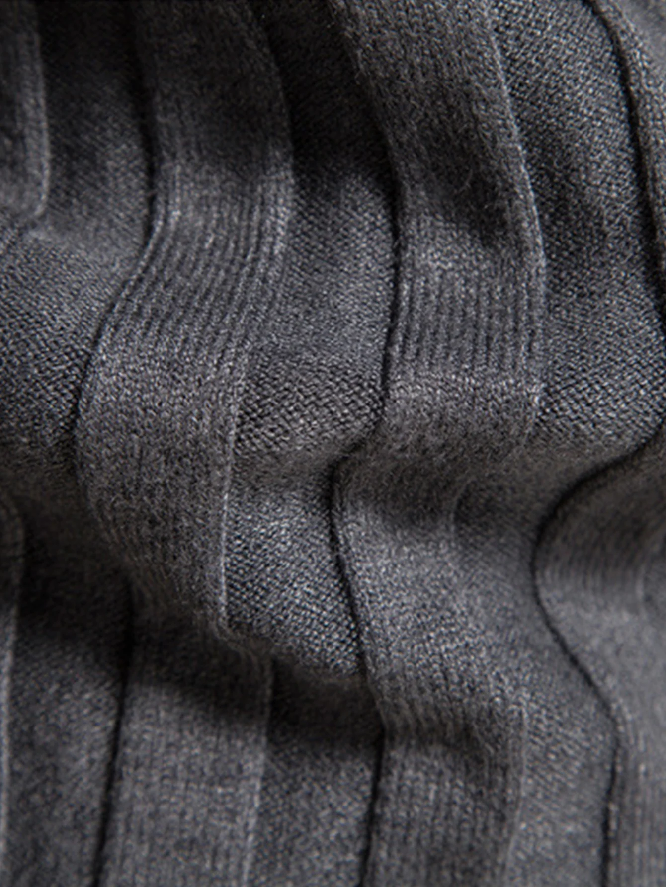 Gerippter Rollkragenpullover - Image 10