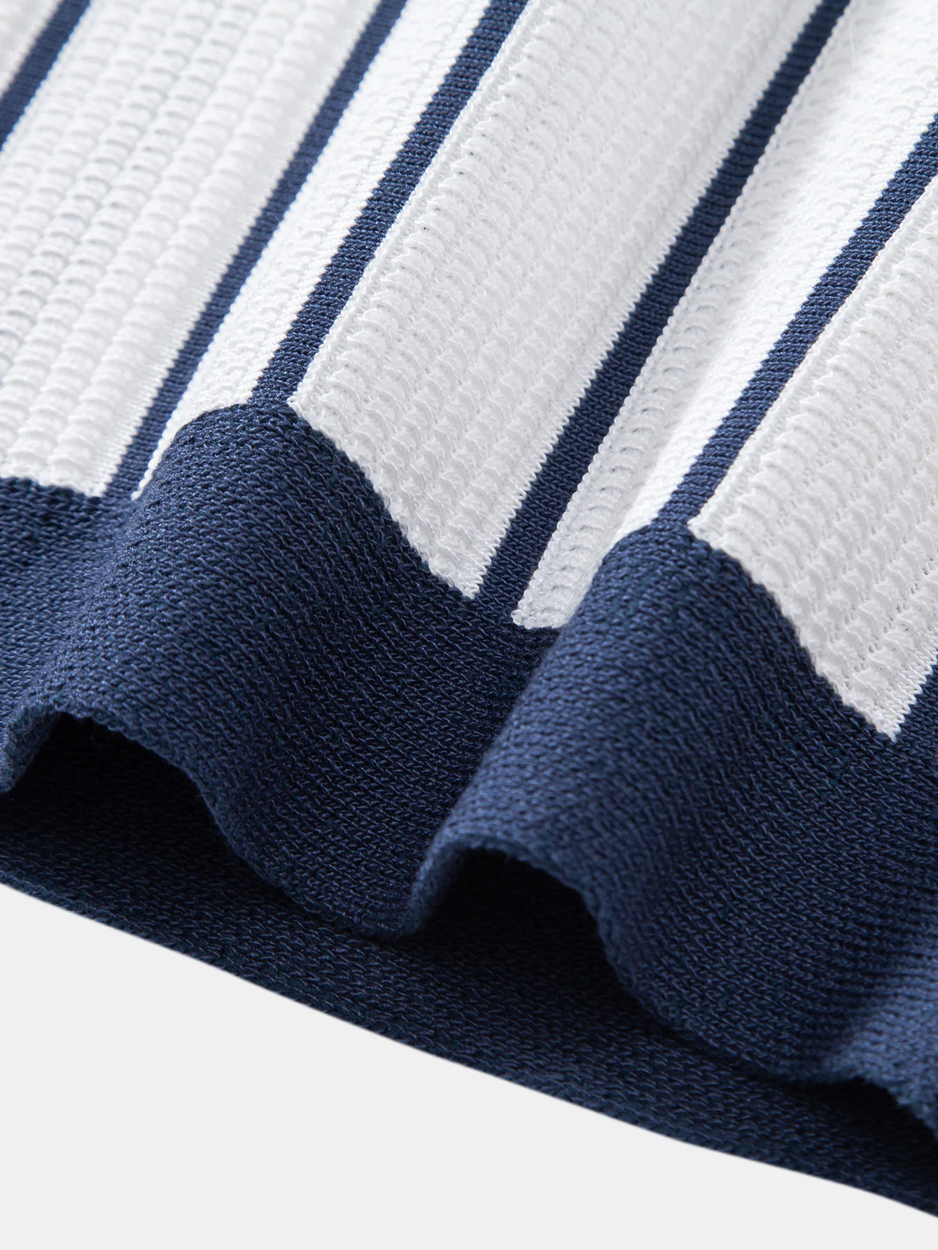 Gestreiftes Strickhemd mit Knöpfen & Leinenhose mit geradem Bein - Image 7