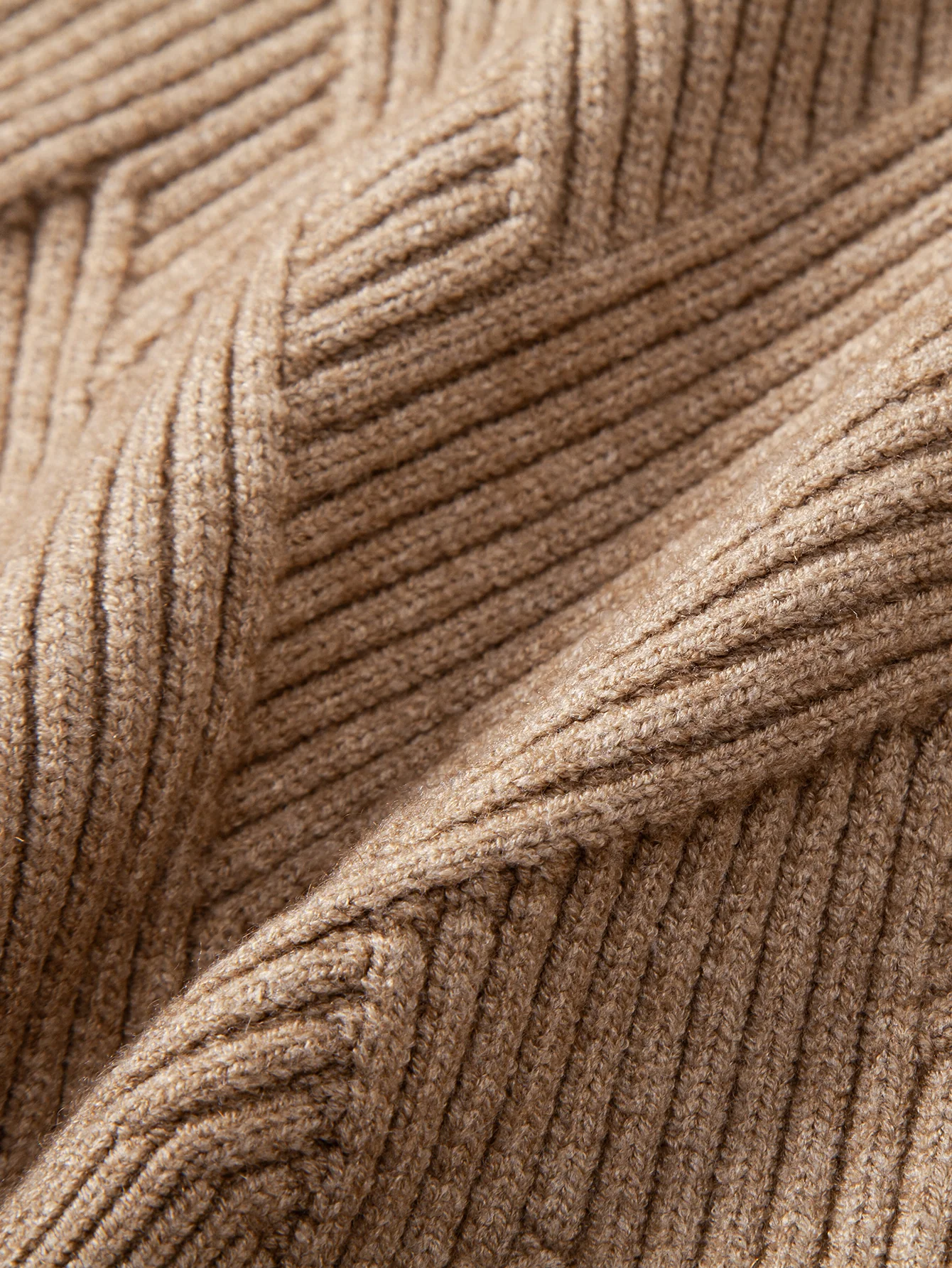 Schwerer gestreifter Strickpullover mit Stehkragen - Image 13