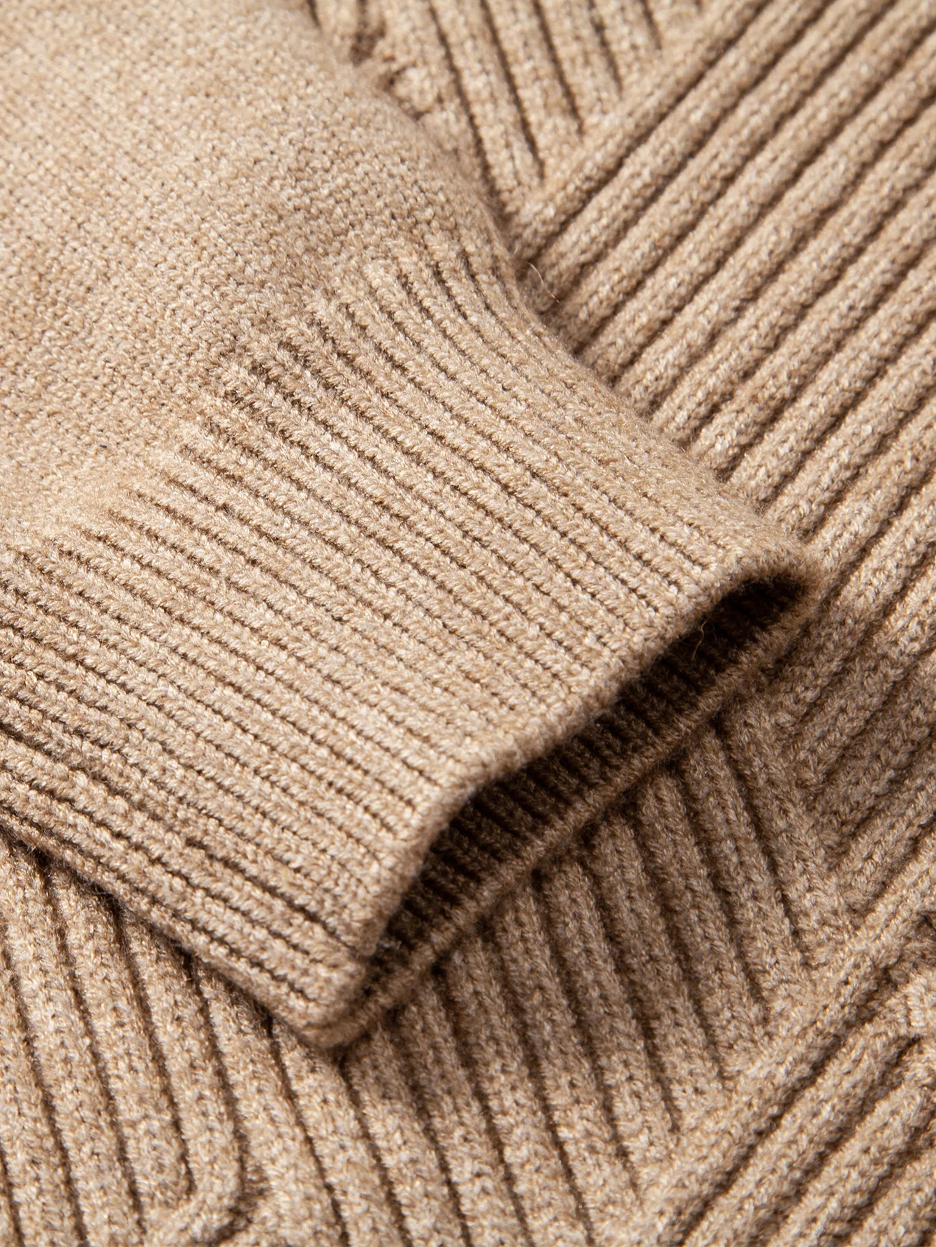 Schwerer gestreifter Strickpullover mit Stehkragen - Image 14