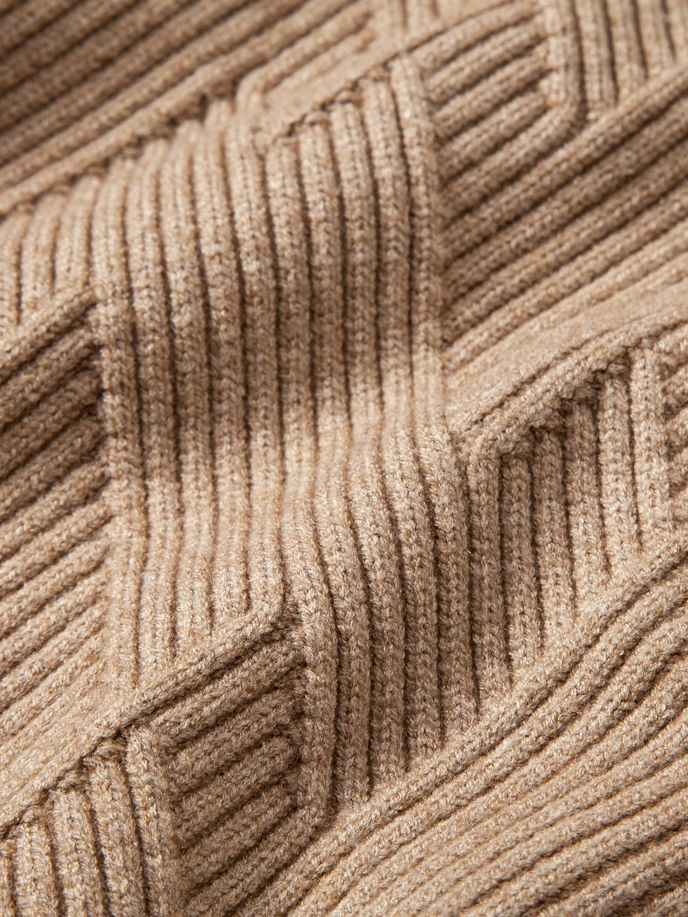 Schwerer gestreifter Strickpullover mit Stehkragen - Image 17