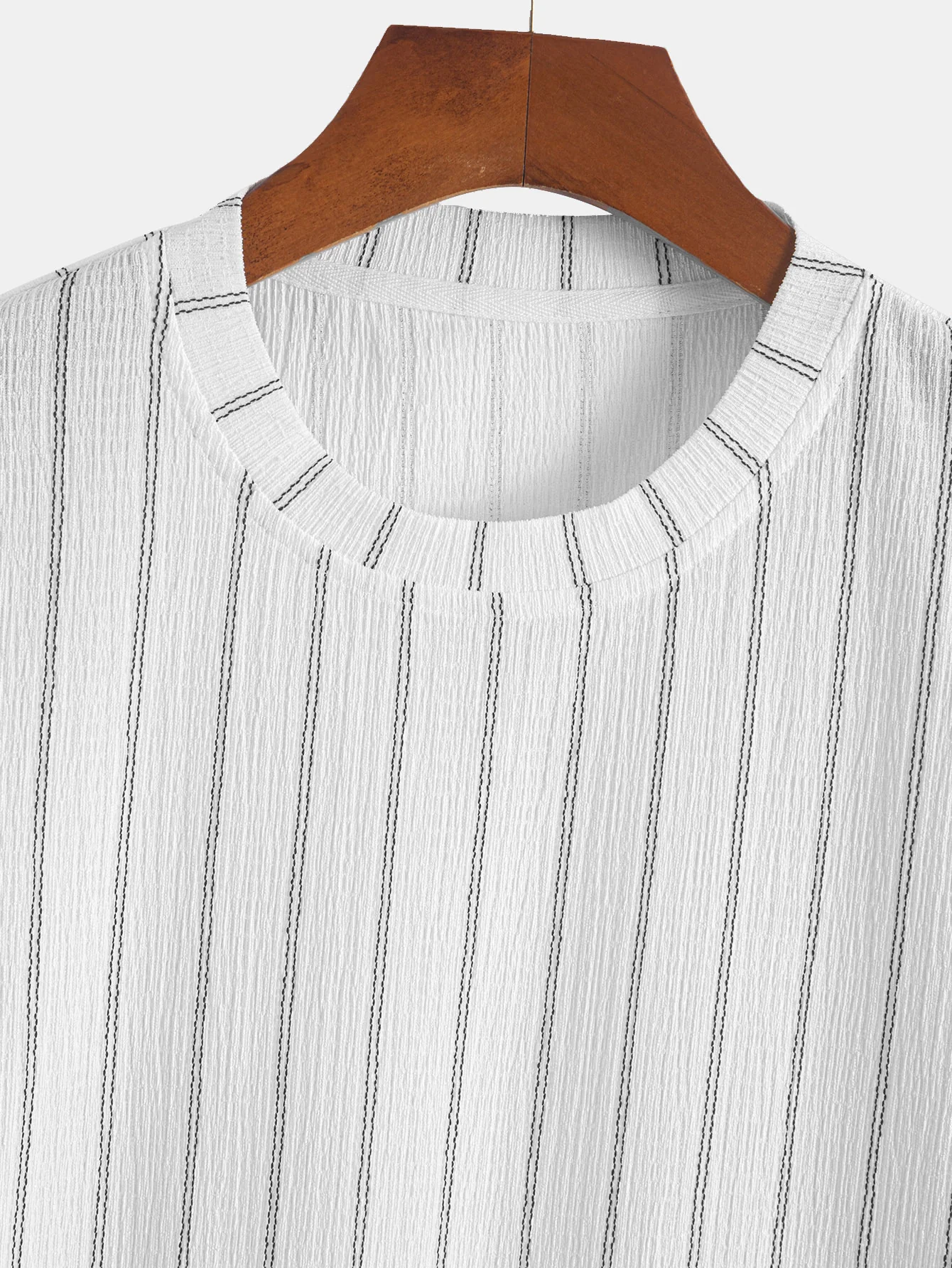 Streifenstrukturierter T-Shirt mit Bogen-Saum - Image 5