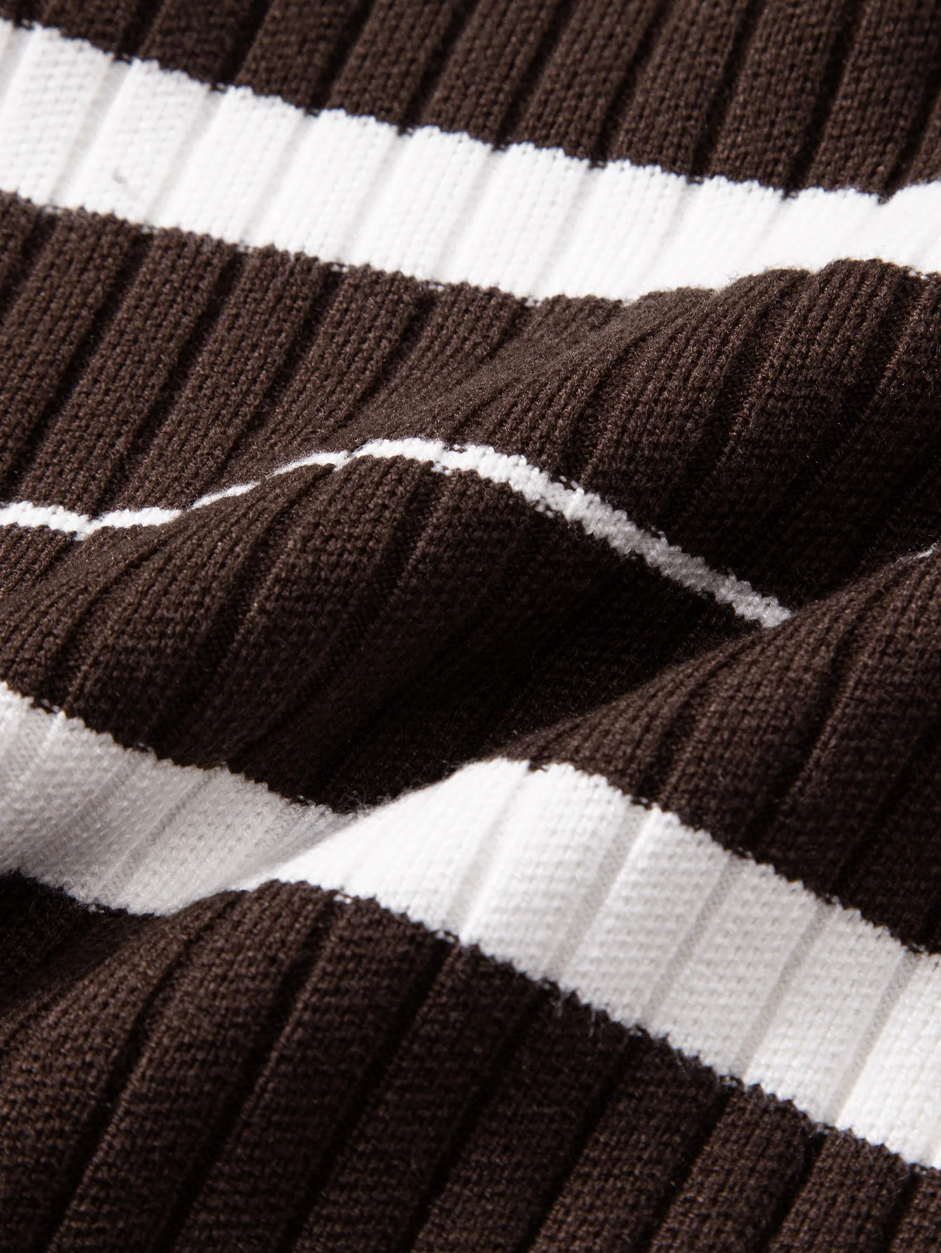 Gestreiftes Zip-Strick-Ripp-Poloshirt - Image 12