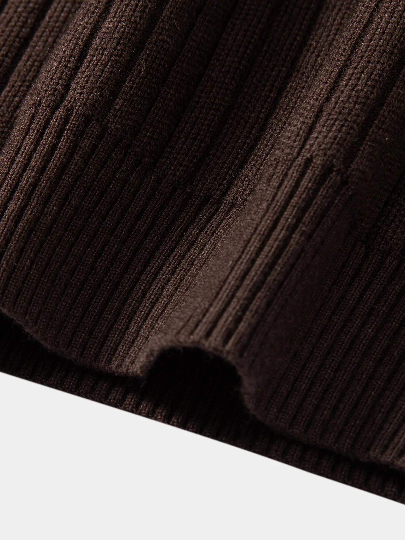 Gestreiftes Zip-Strick-Ripp-Poloshirt - Image 14