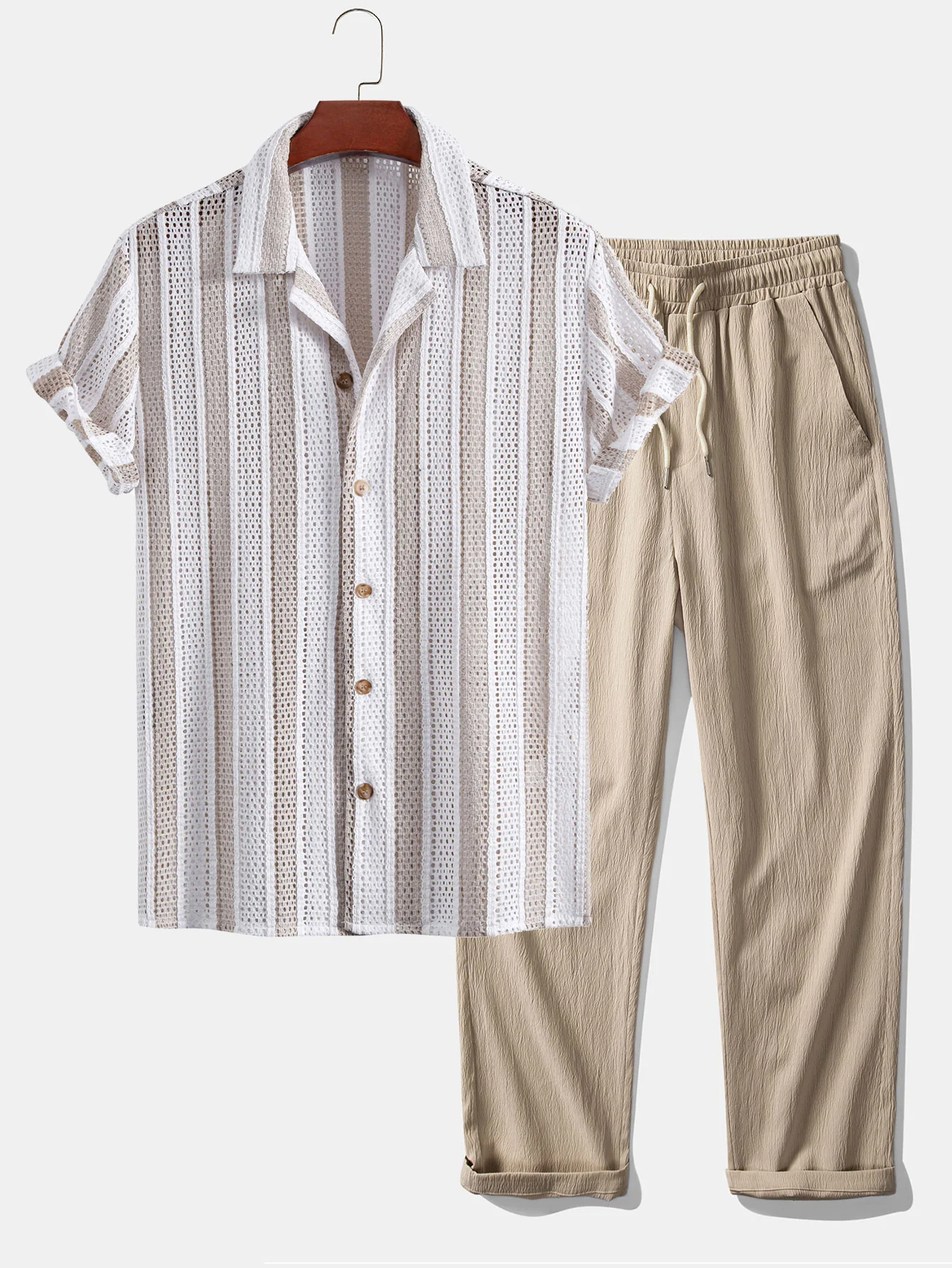 Gestreiftes Mesh-Cuban-Shirt & knittertexturierte gerade Beinform-Hosen