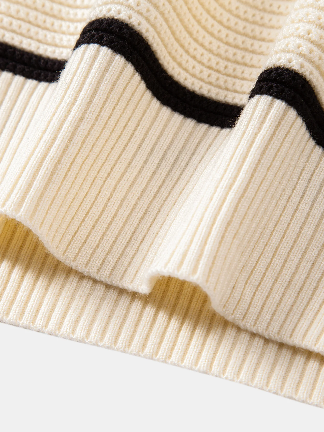 Gestreiftes strukturiertes Strick-Poloshirt mit Reißverschluss - Image 16