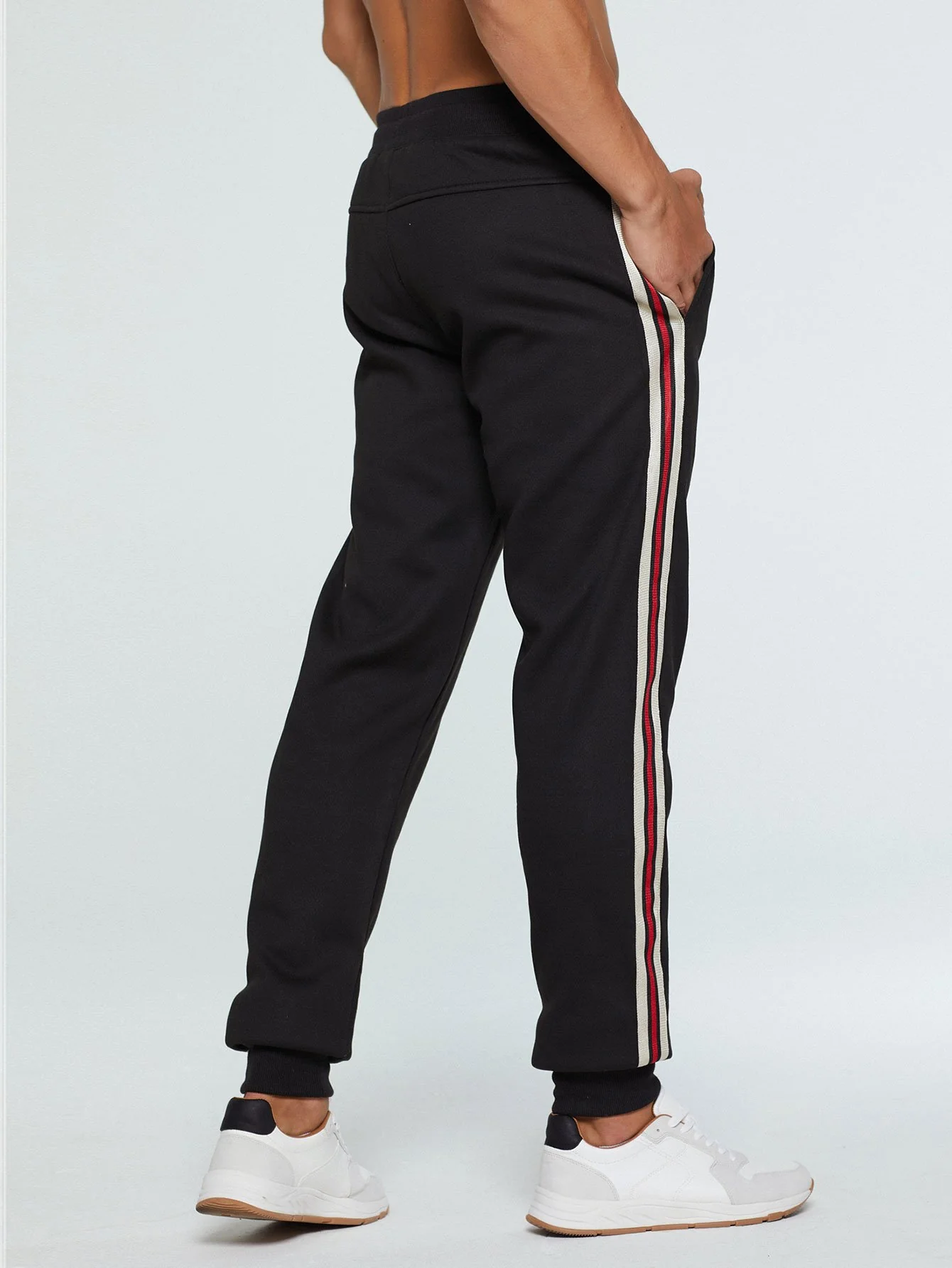 Teddygefütterte Jogginghosen mit Seitenstreifen - Image 4