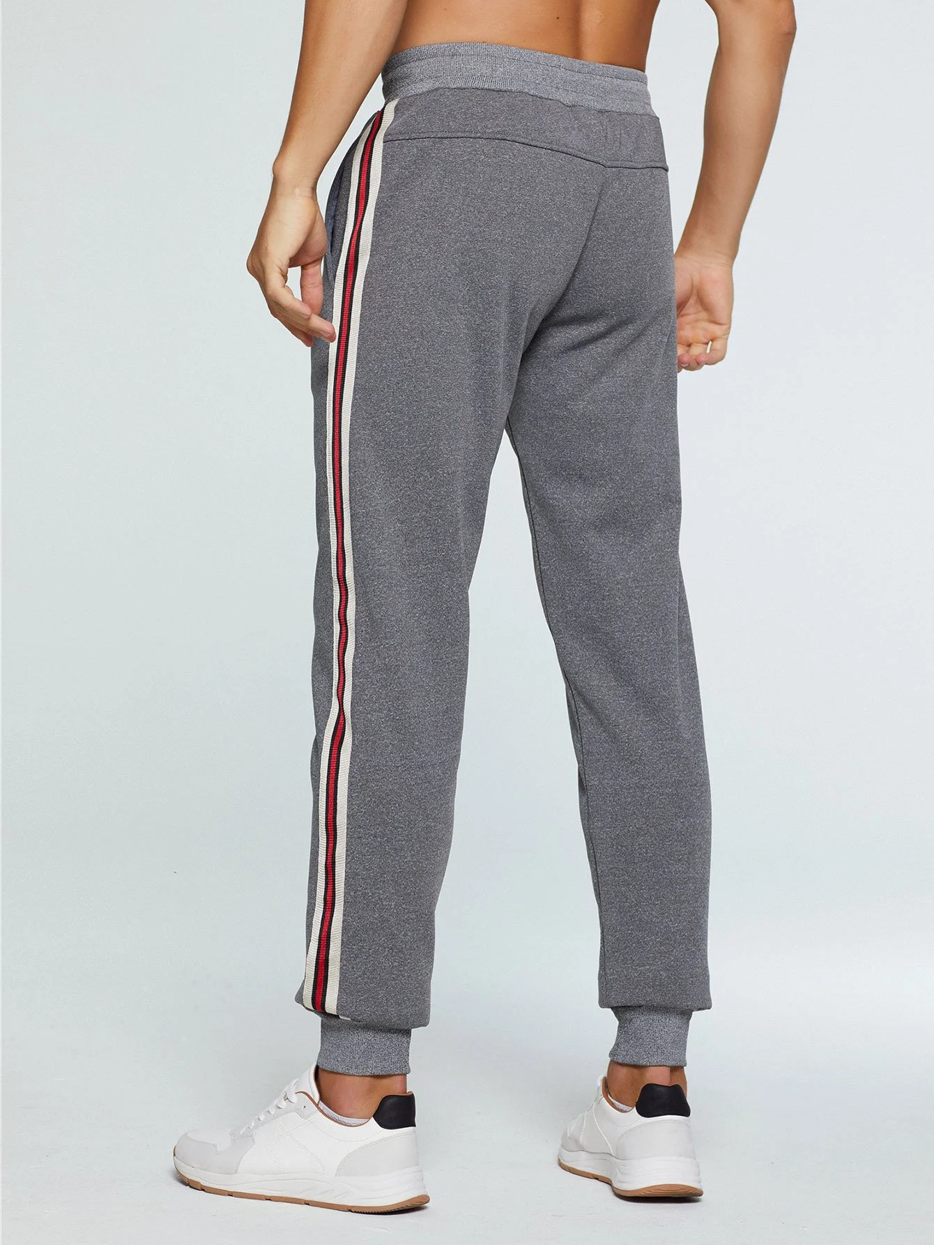 Teddygefütterte Jogginghosen mit Seitenstreifen - Image 6