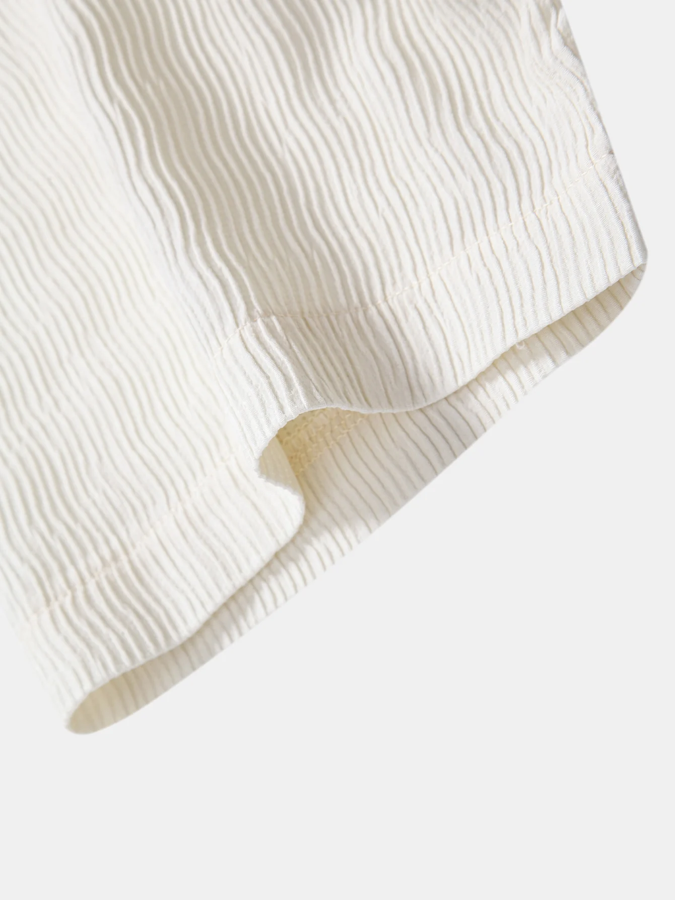 Textured Seersucker Short Sleeve Shirt & Drawstring 6“ Shorts Set - Image 17
