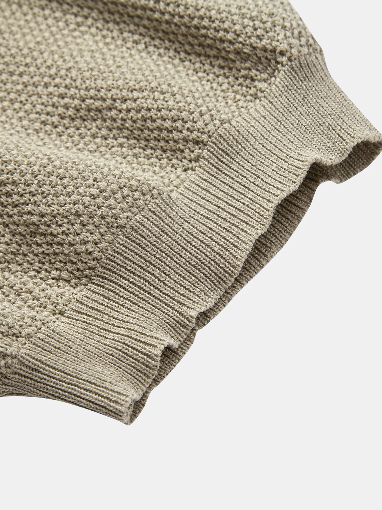 Strukturiertes Strick-Poloshirt mit Reißverschluss Poloshirts - Image 12