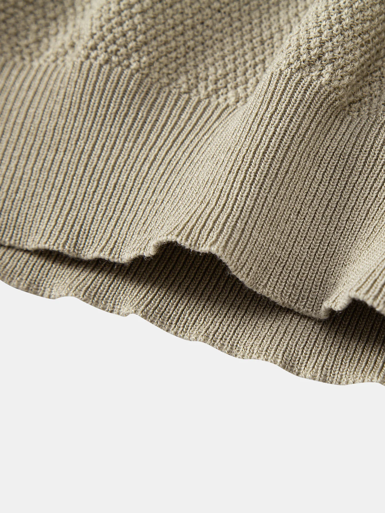 Strukturiertes Strick-Poloshirt mit Reißverschluss Poloshirts - Image 13