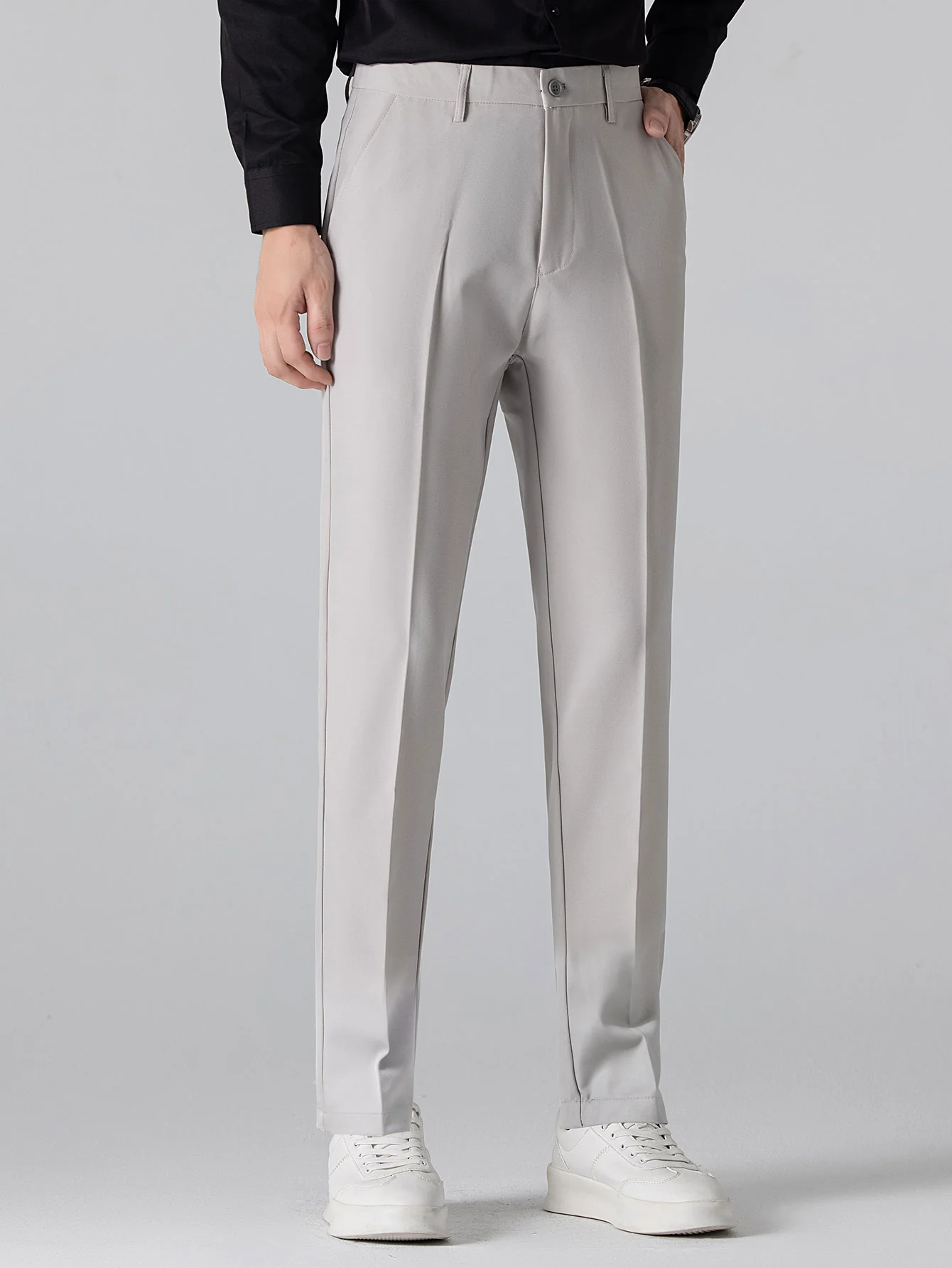 Schmal geschnittene, konisch zulaufende Hose - Image 8