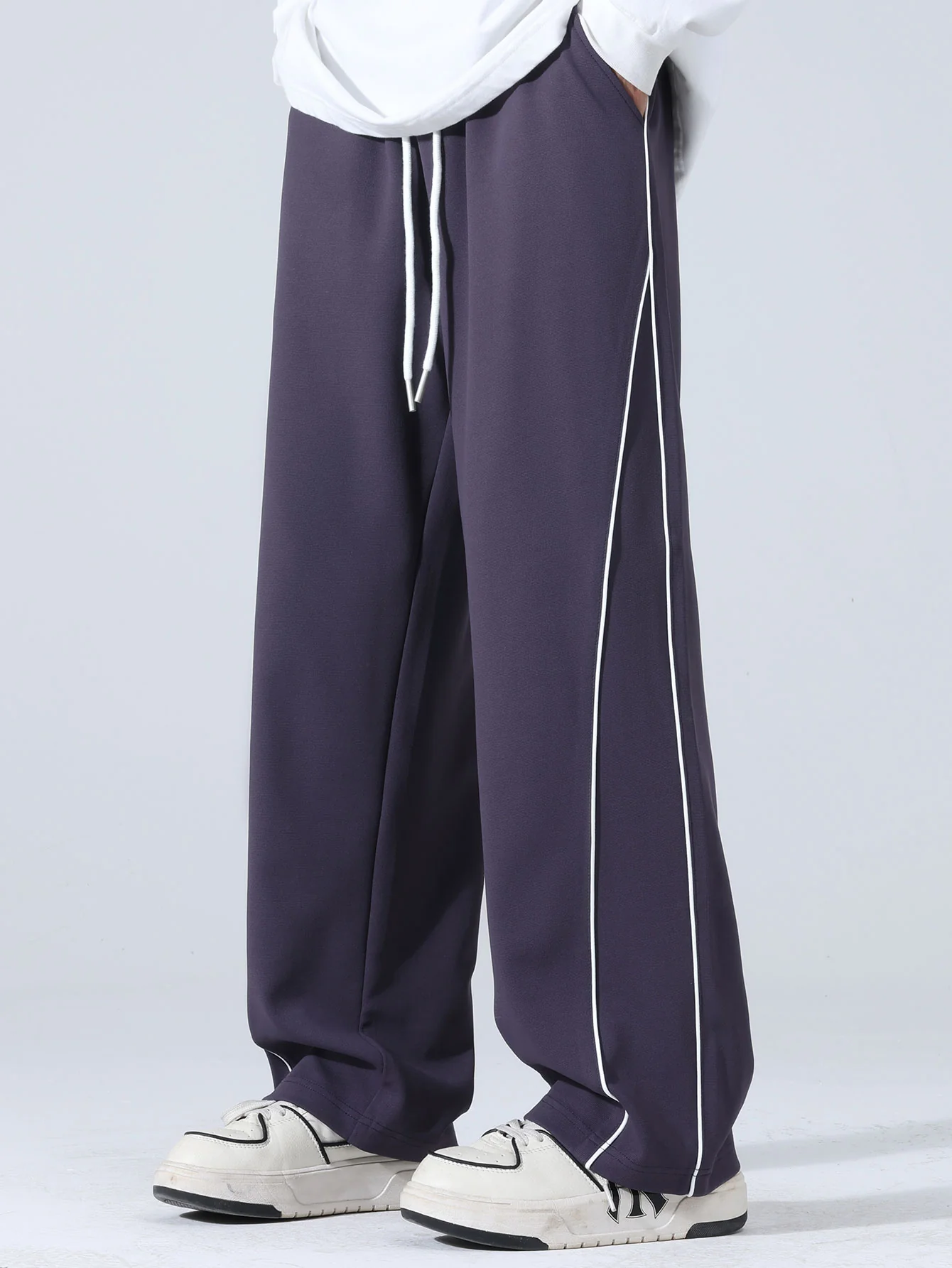 Weite Hose mit Seitenstreifen - Image 10