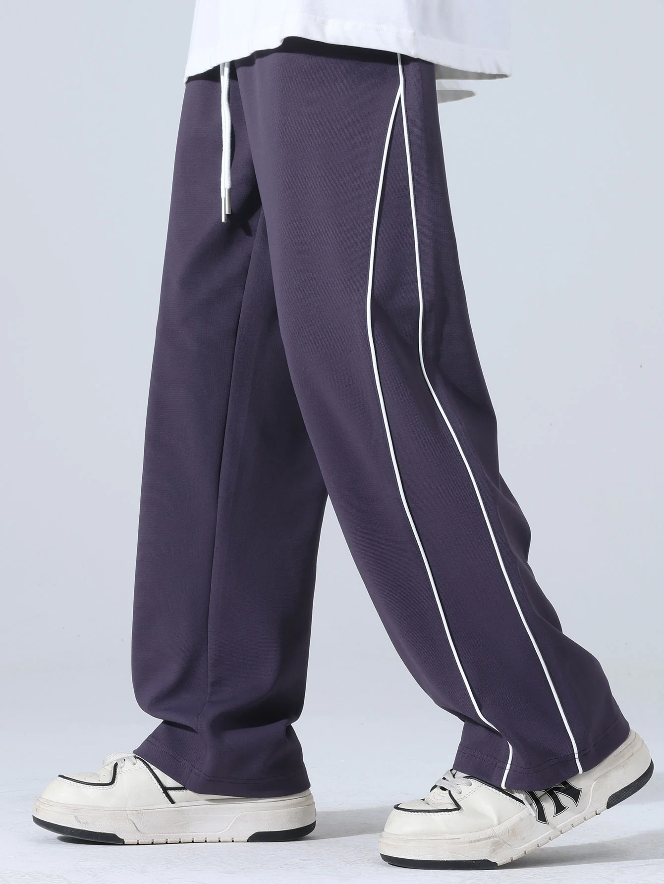 Weite Hose mit Seitenstreifen - Image 11