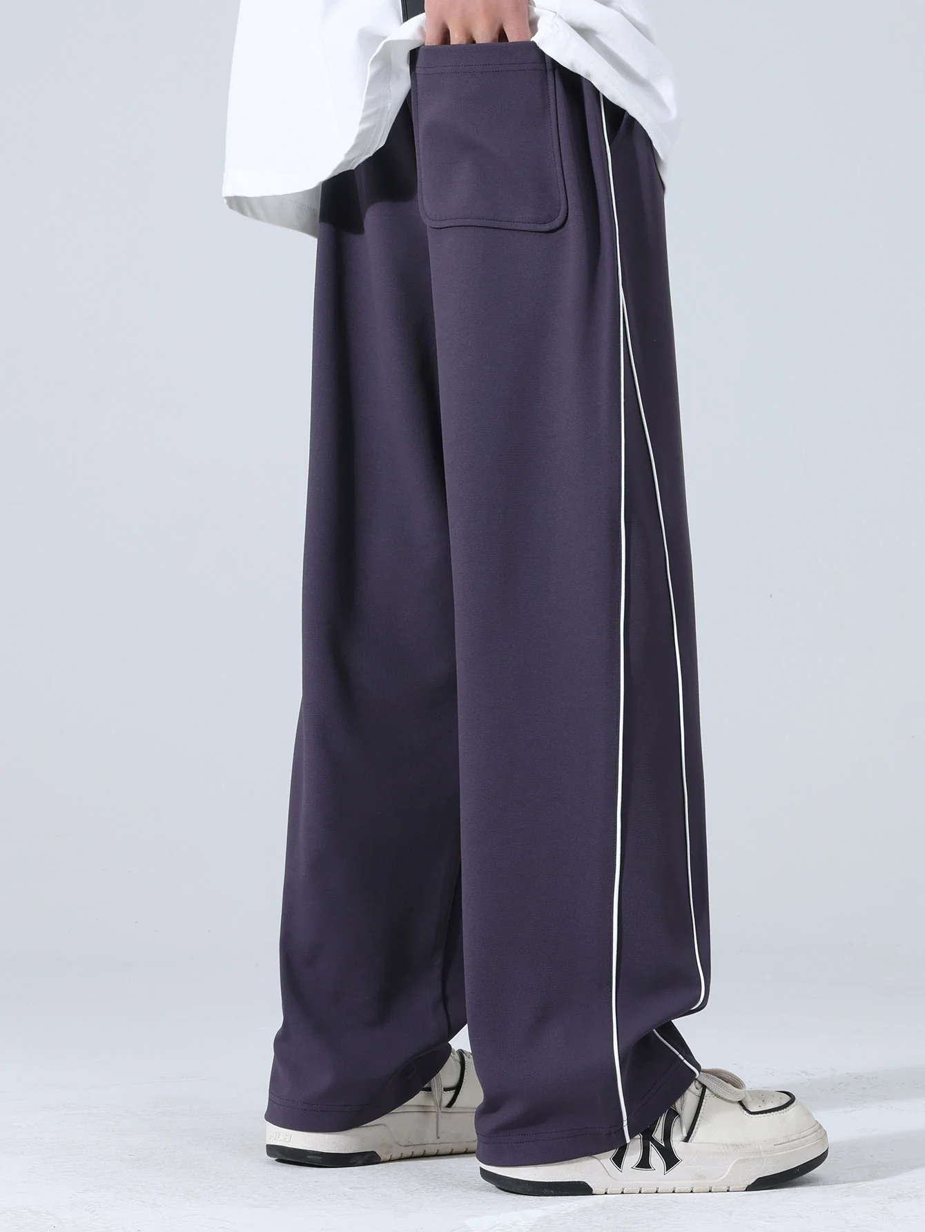 Weite Hose mit Seitenstreifen - Image 12