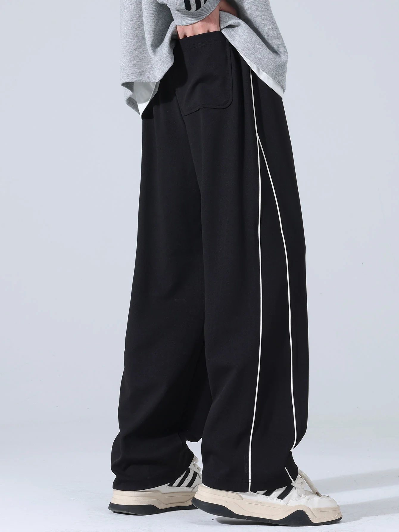 Weite Hose mit Seitenstreifen - Image 4