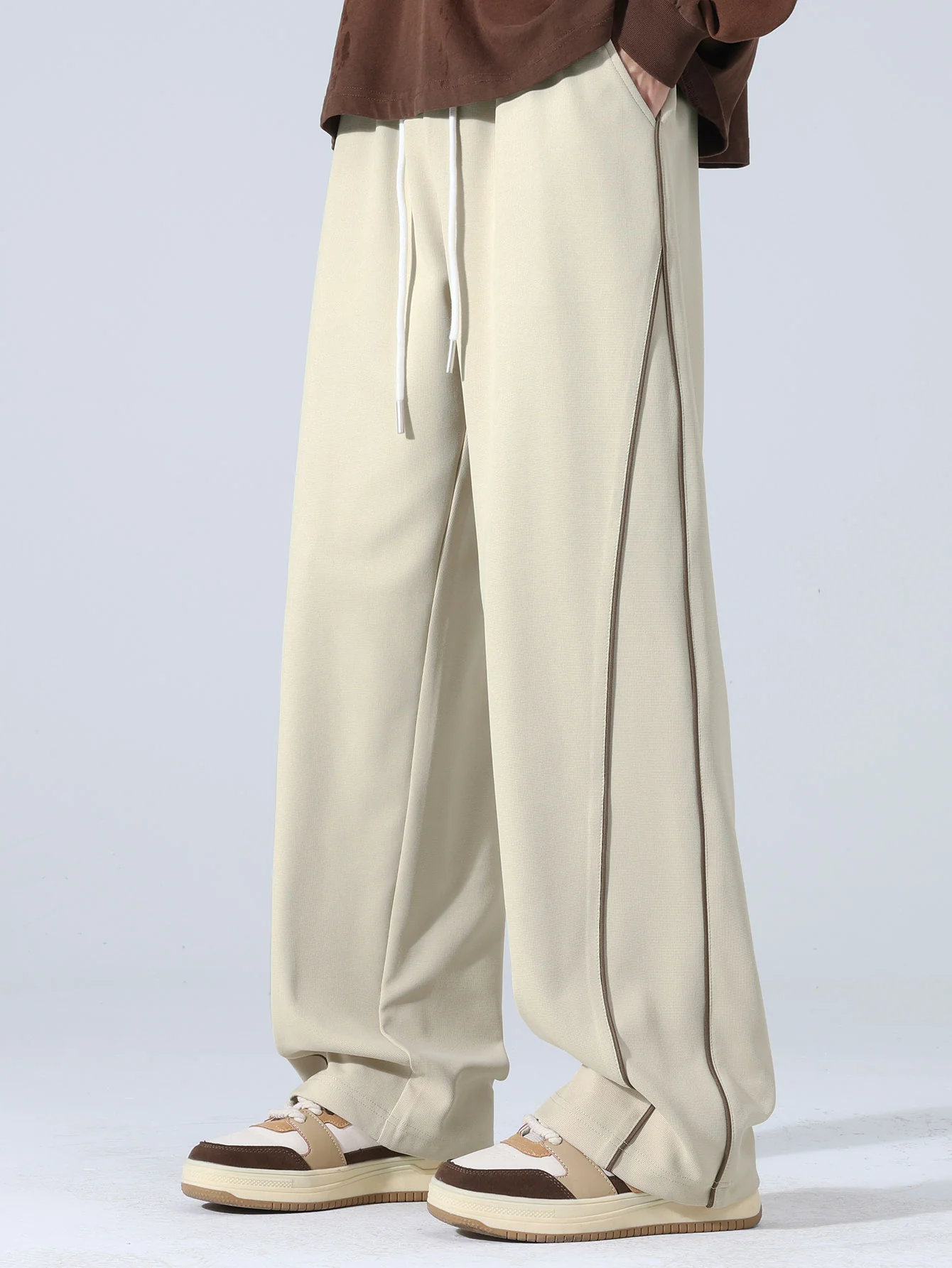 Weite Hose mit Seitenstreifen - Image 6