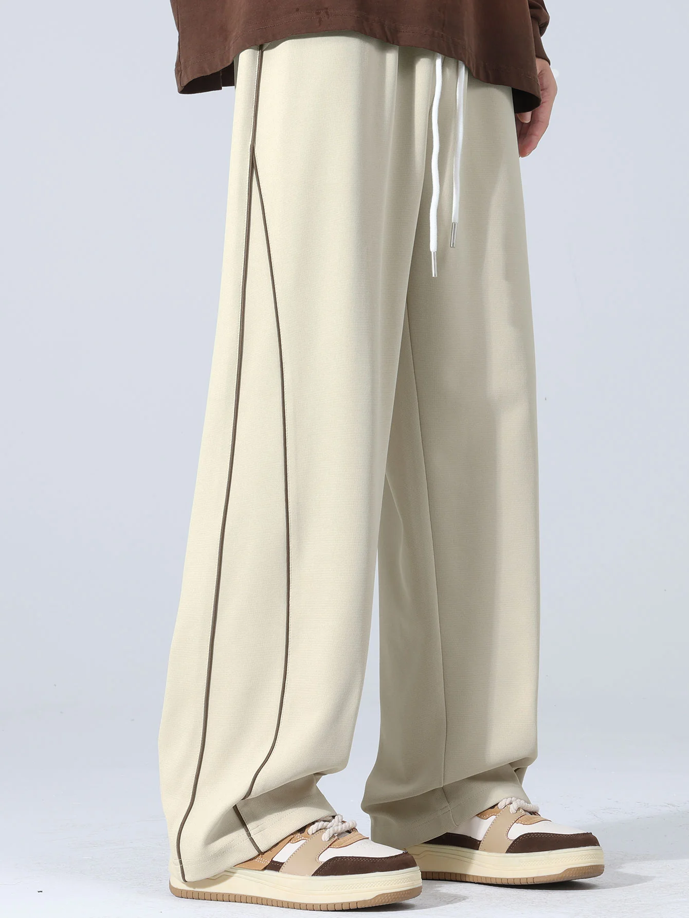 Weite Hose mit Seitenstreifen - Image 7